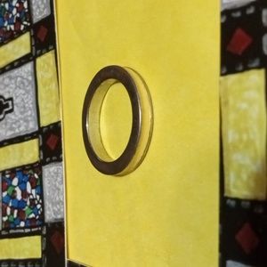 Silver toned with yellow stripe size 6 ring.   Sku127